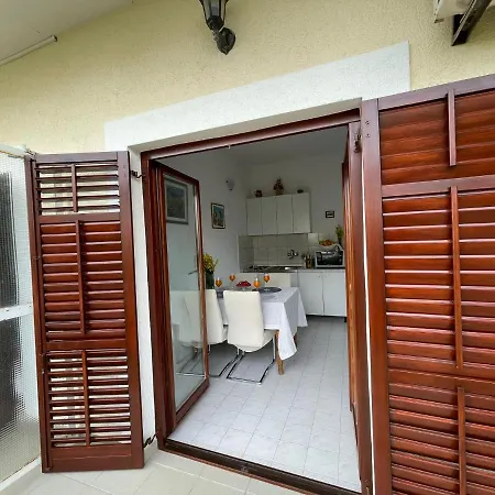 Apartment Miki, Okrug Gornji,
