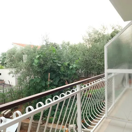 Apartment Miki, Okrug Gornji,