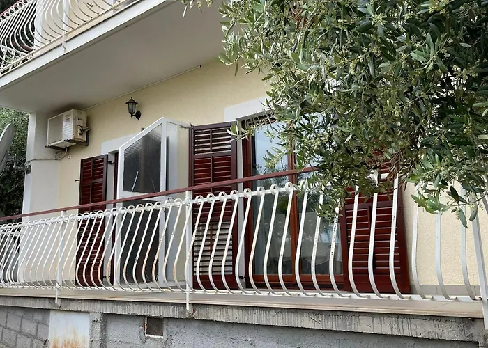 Miki, Okrug Gornji, تروغير