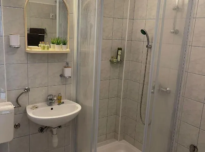 Miki, Okrug Gornji, * تروغير