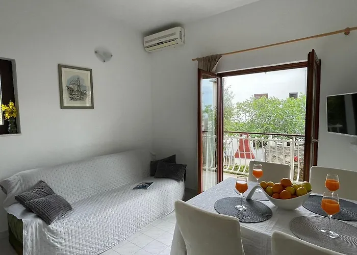 Miki, Okrug Gornji, شقة *