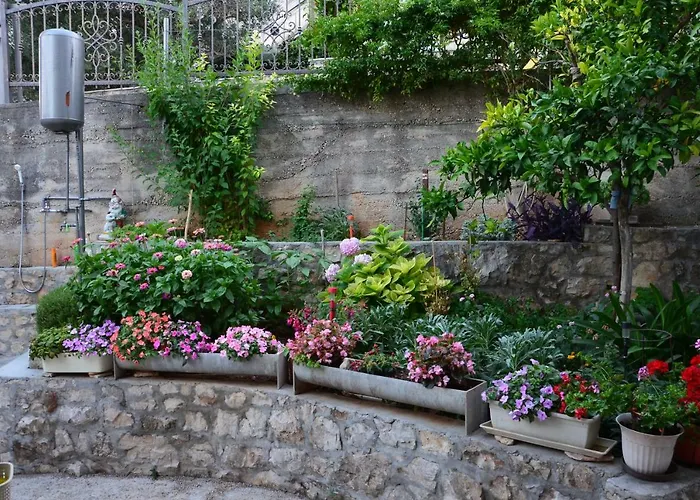 Miki, Okrug Gornji, شقة