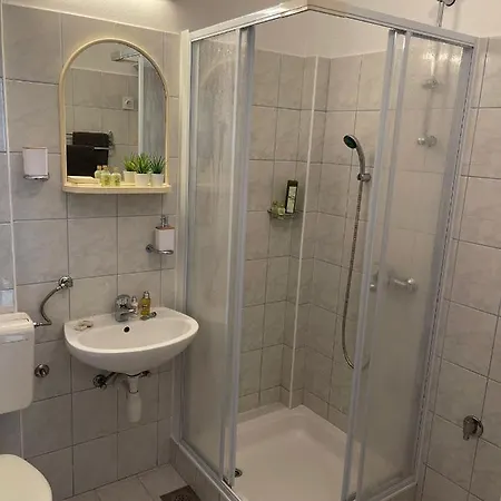 Miki, Okrug Gornji, * Traù